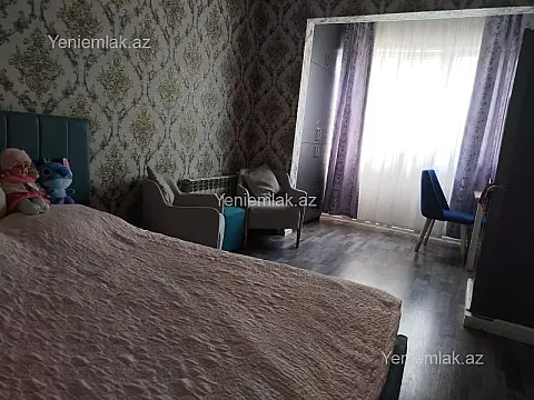 Satılır 4 otaqlı köhnə tikili 100 m²