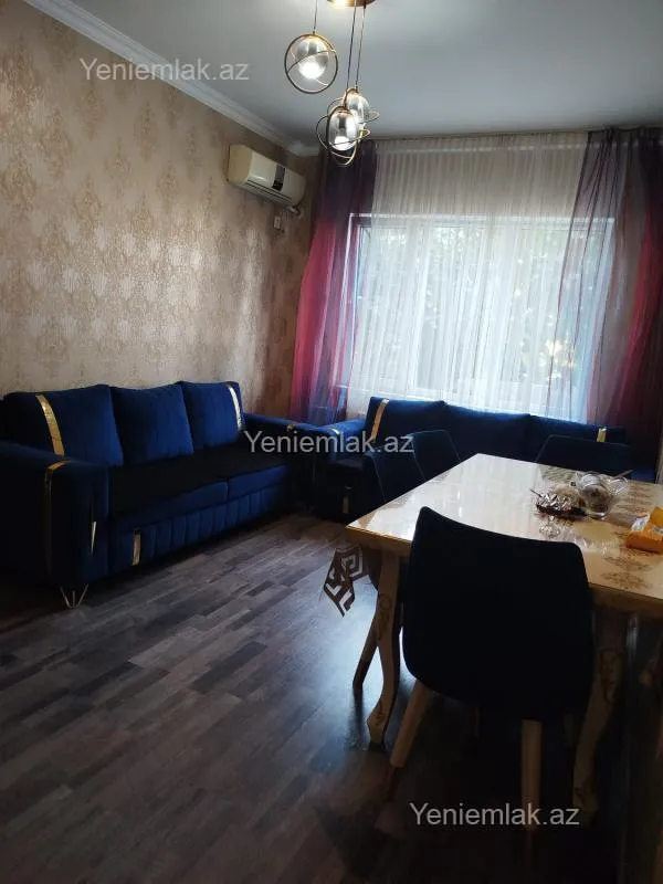 Satılır 4 otaqlı köhnə tikili 100 m²