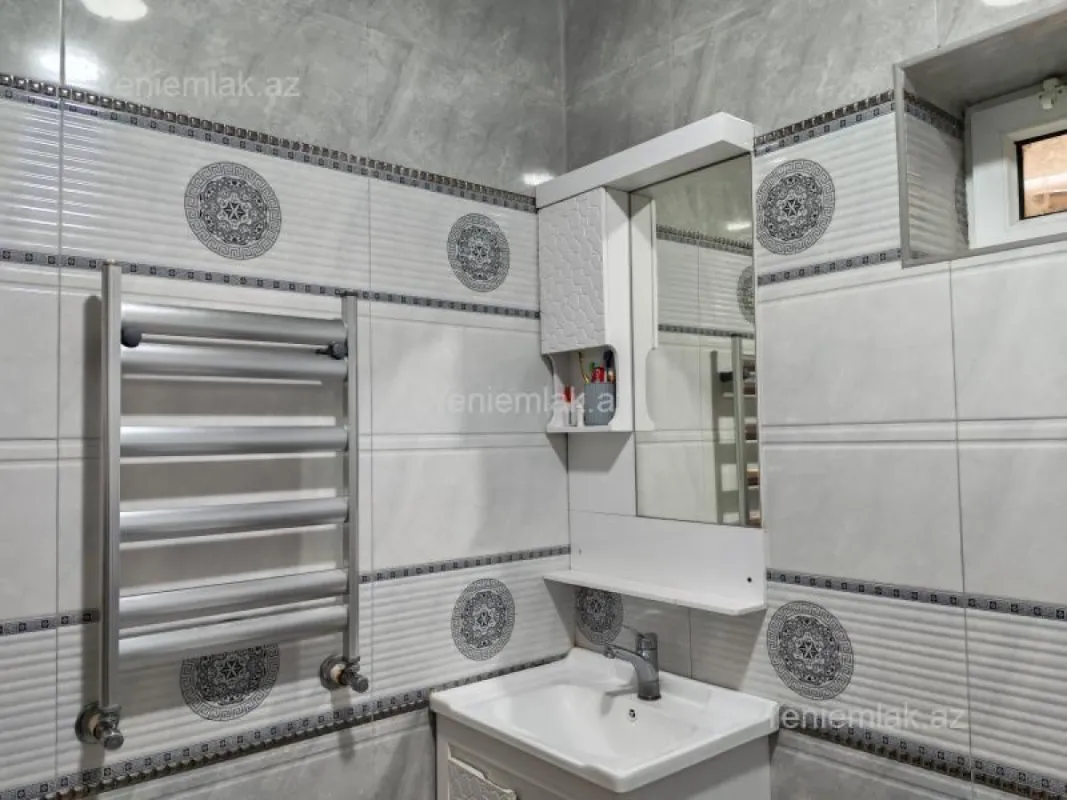 Satılır 4 otaqlı həyət evi 140 m²