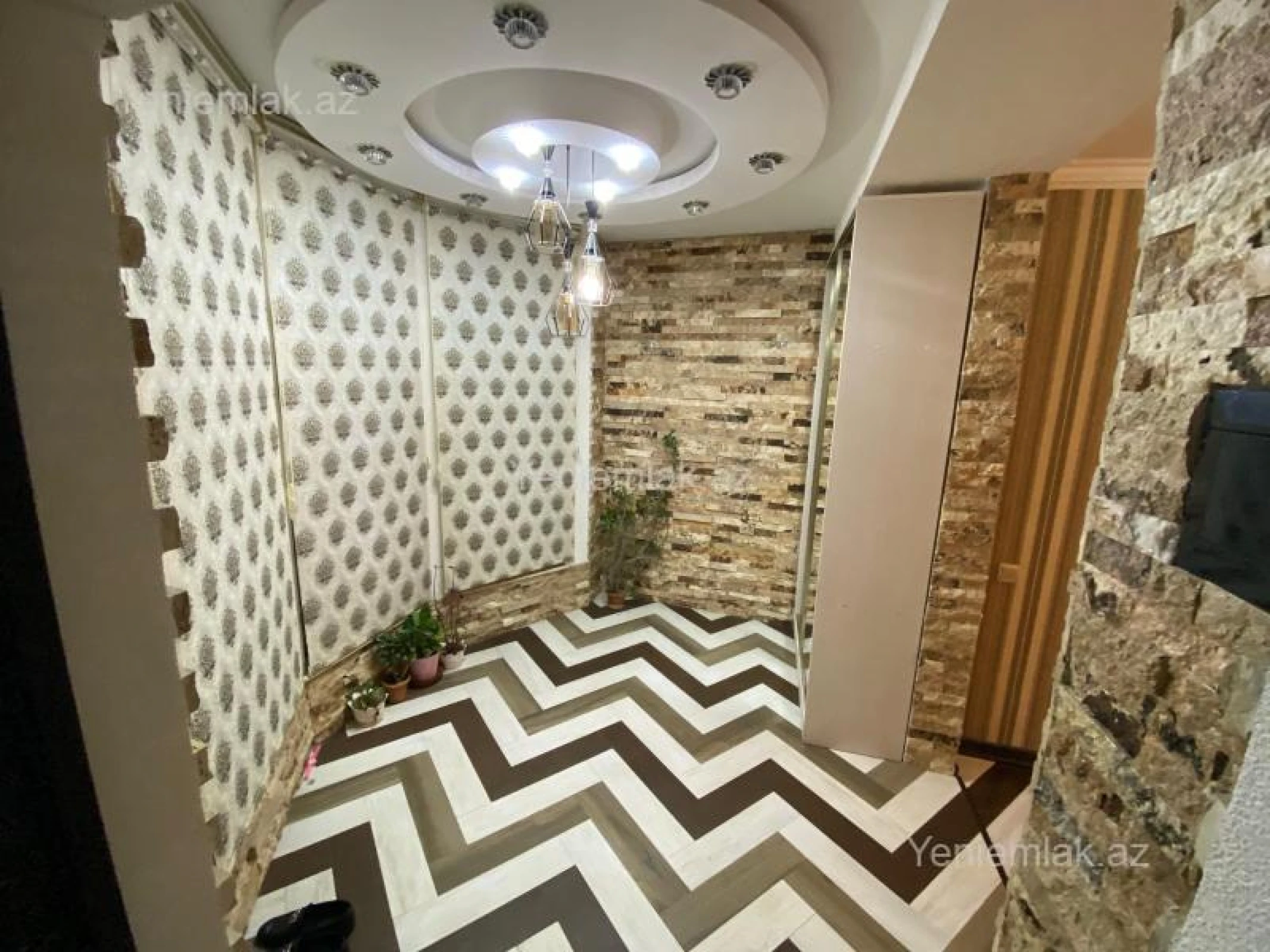 Satılır 5 otaqlı həyət evi 220 m²