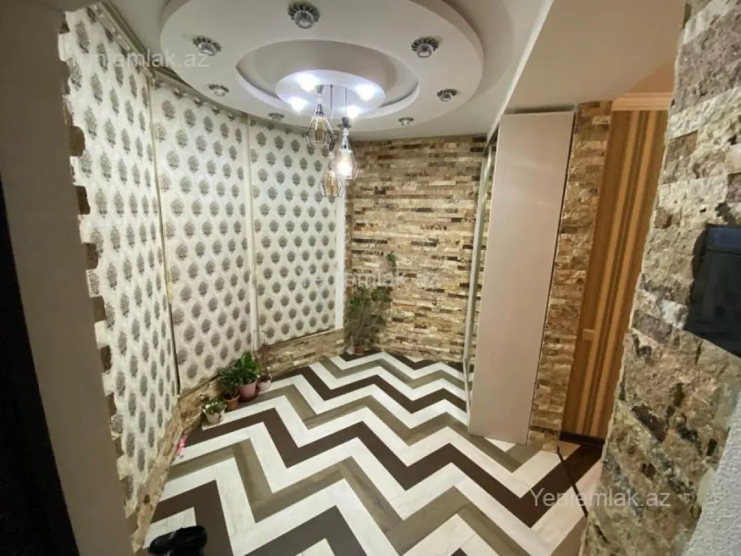 Satılır 5 otaqlı həyət evi 220 m²