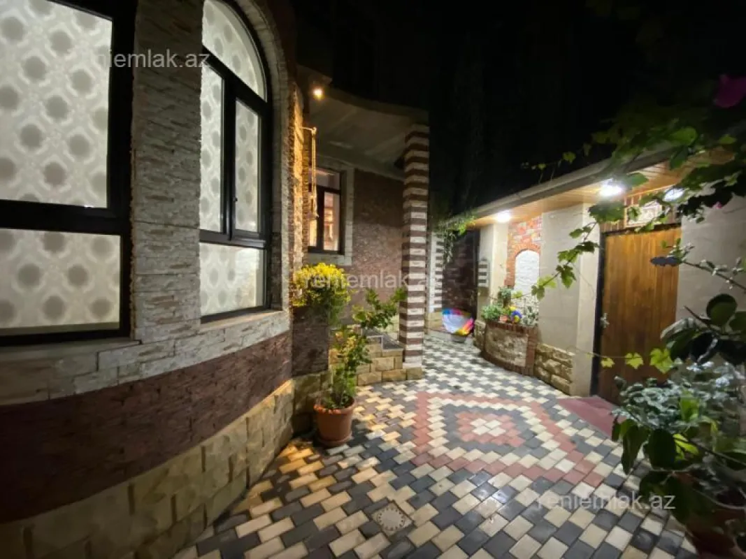Satılır 5 otaqlı həyət evi 220 m²