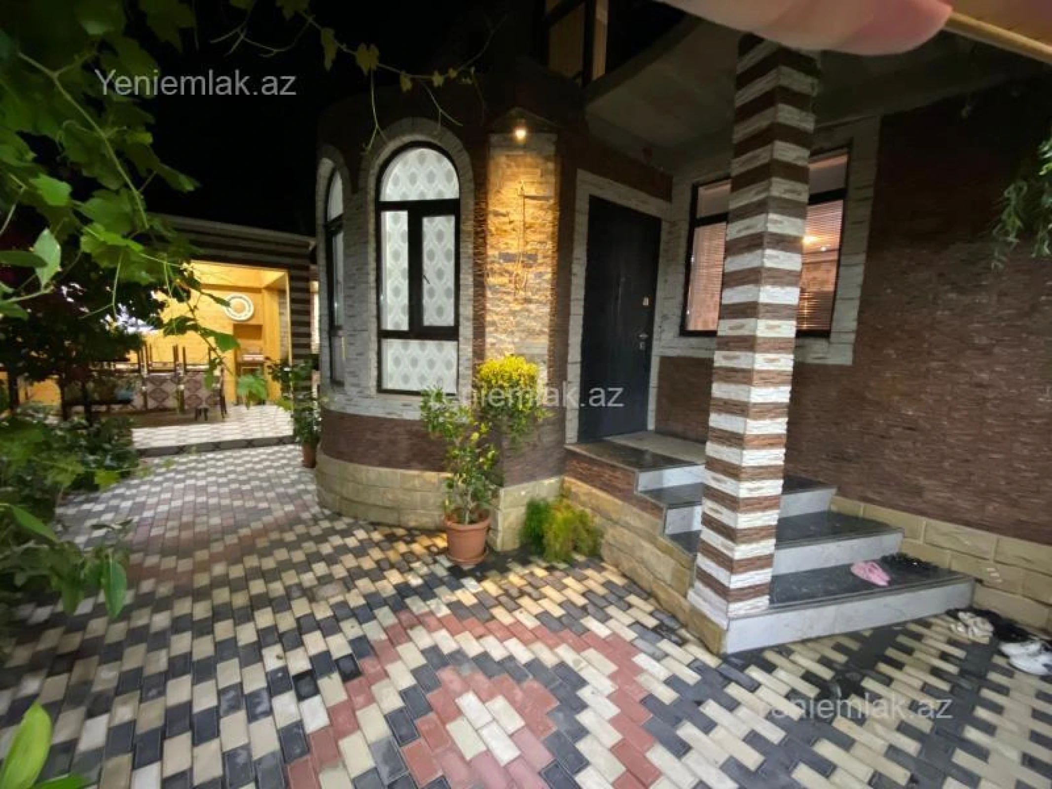 Satılır 5 otaqlı həyət evi 220 m²