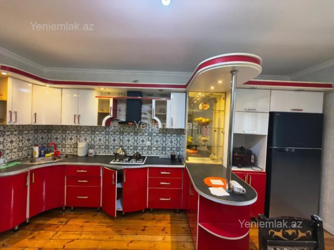 Satılır 5 otaqlı həyət evi 220 m²