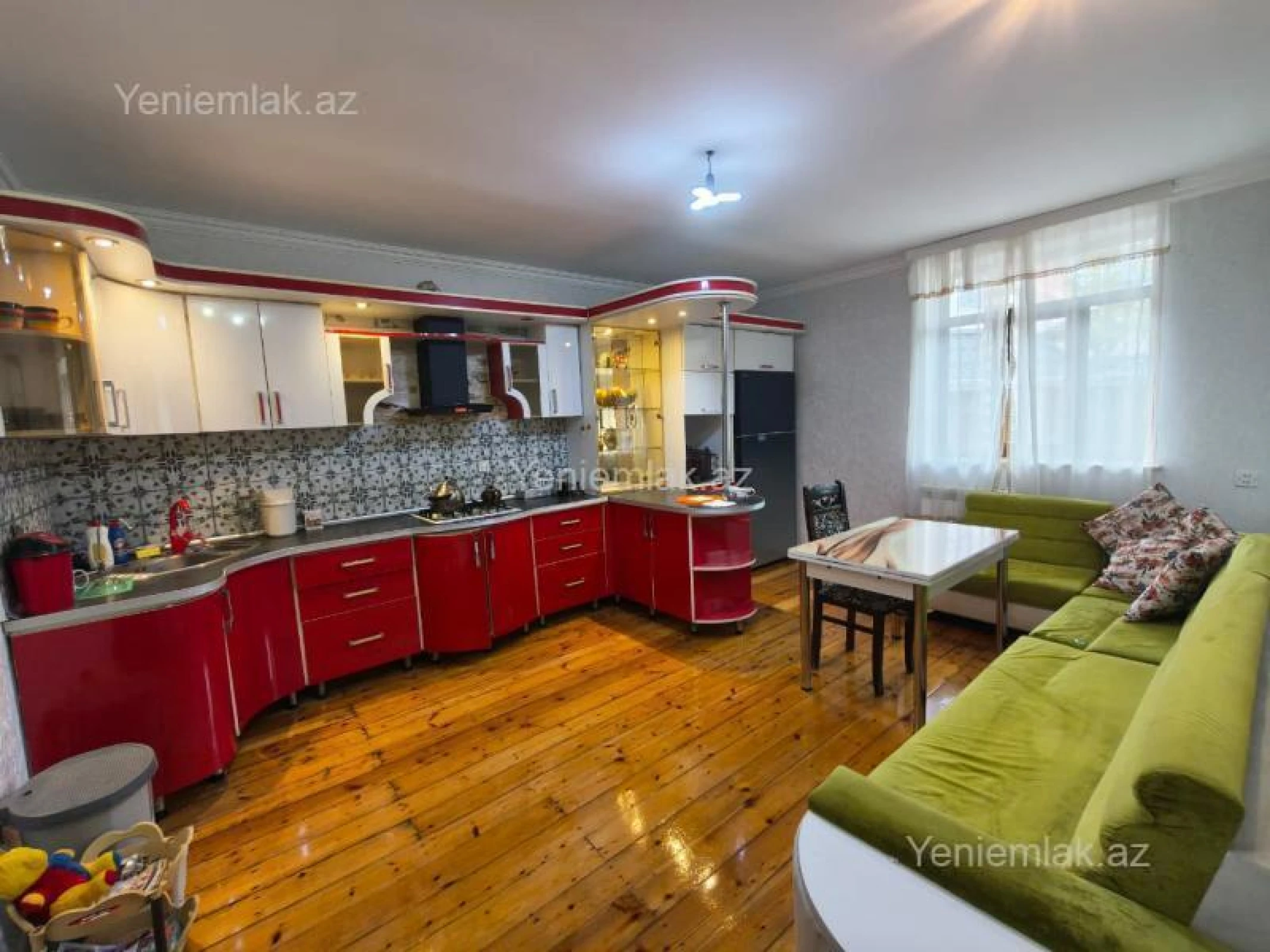 Satılır 5 otaqlı həyət evi 220 m²