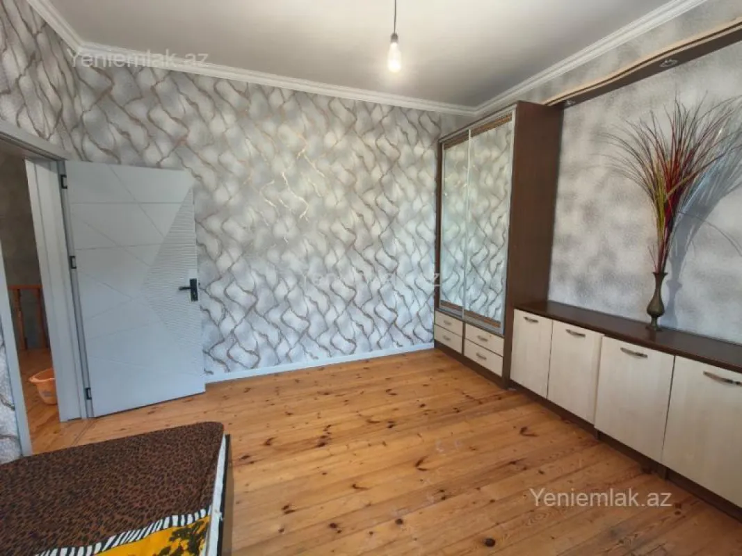 Satılır 5 otaqlı həyət evi 220 m²