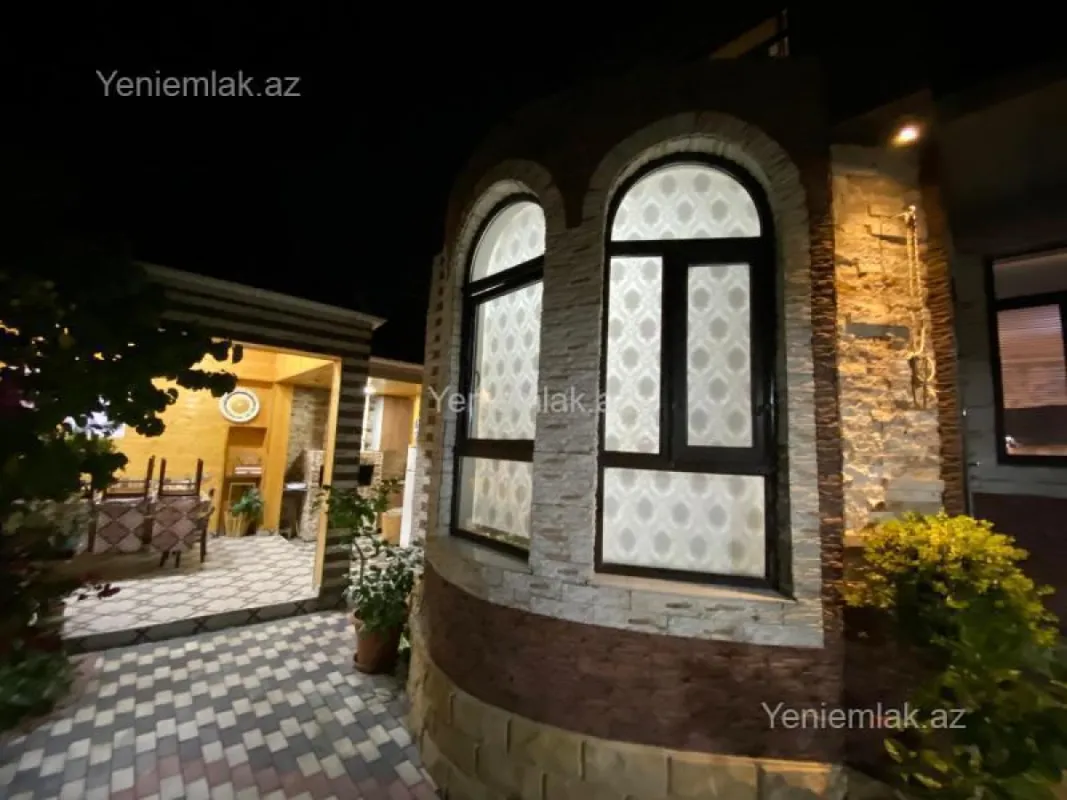 Satılır 5 otaqlı həyət evi 220 m²