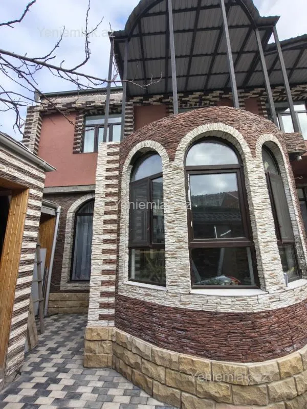 Satılır 5 otaqlı həyət evi 220 m²