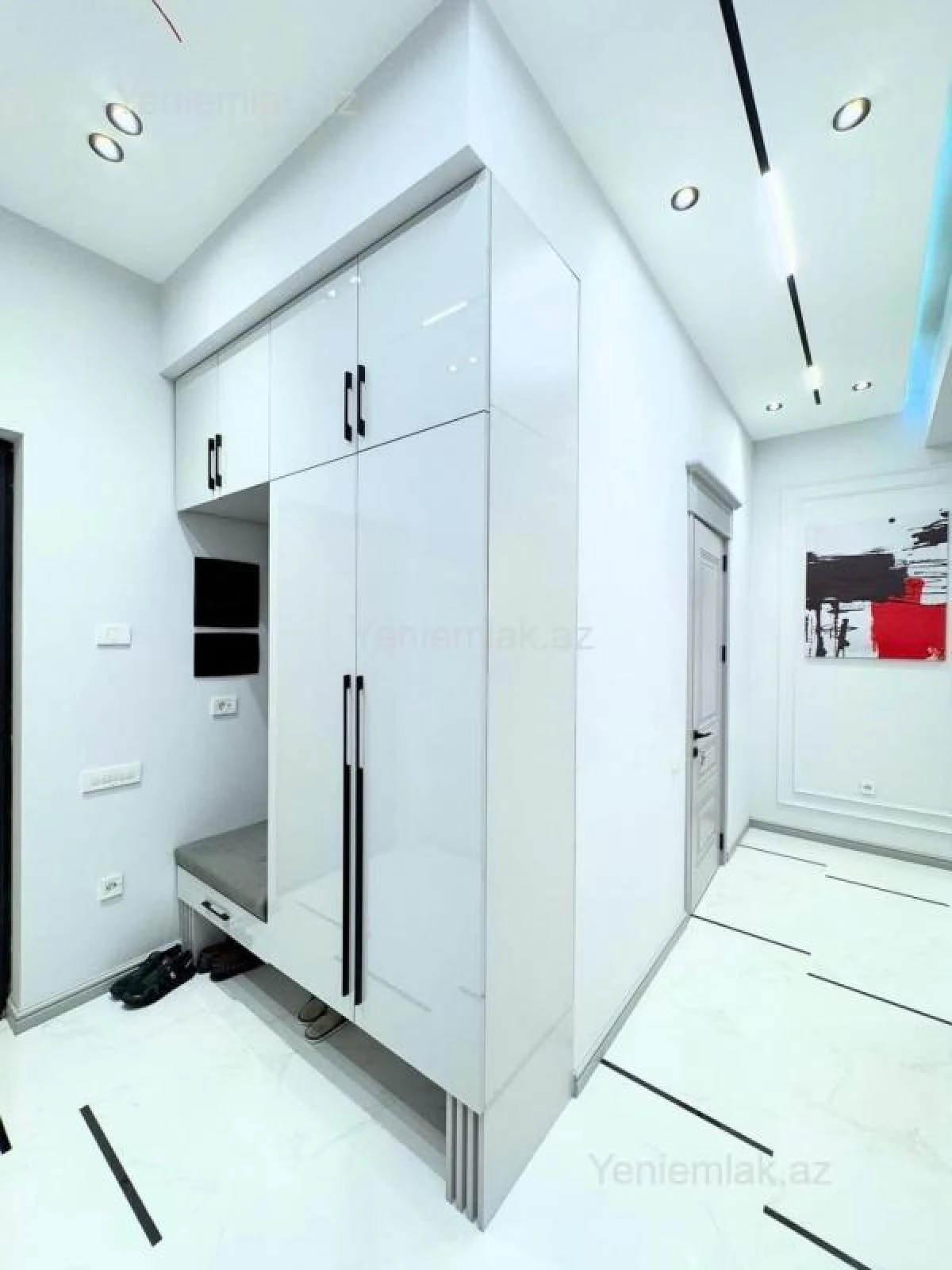 Satılır 3 otaqlı yeni tikili 125 m²