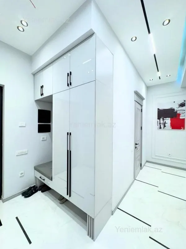 Satılır 3 otaqlı yeni tikili 125 m²