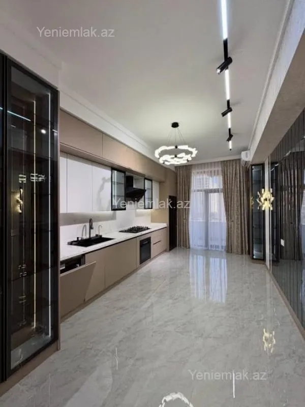Satılır 4 otaqlı yeni tikili 195 m²