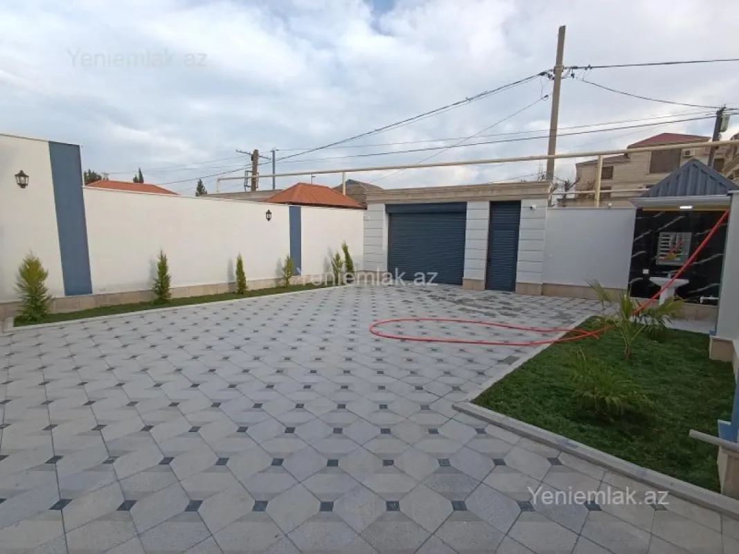 Satılır 7 otaqlı həyət evi 208 m²