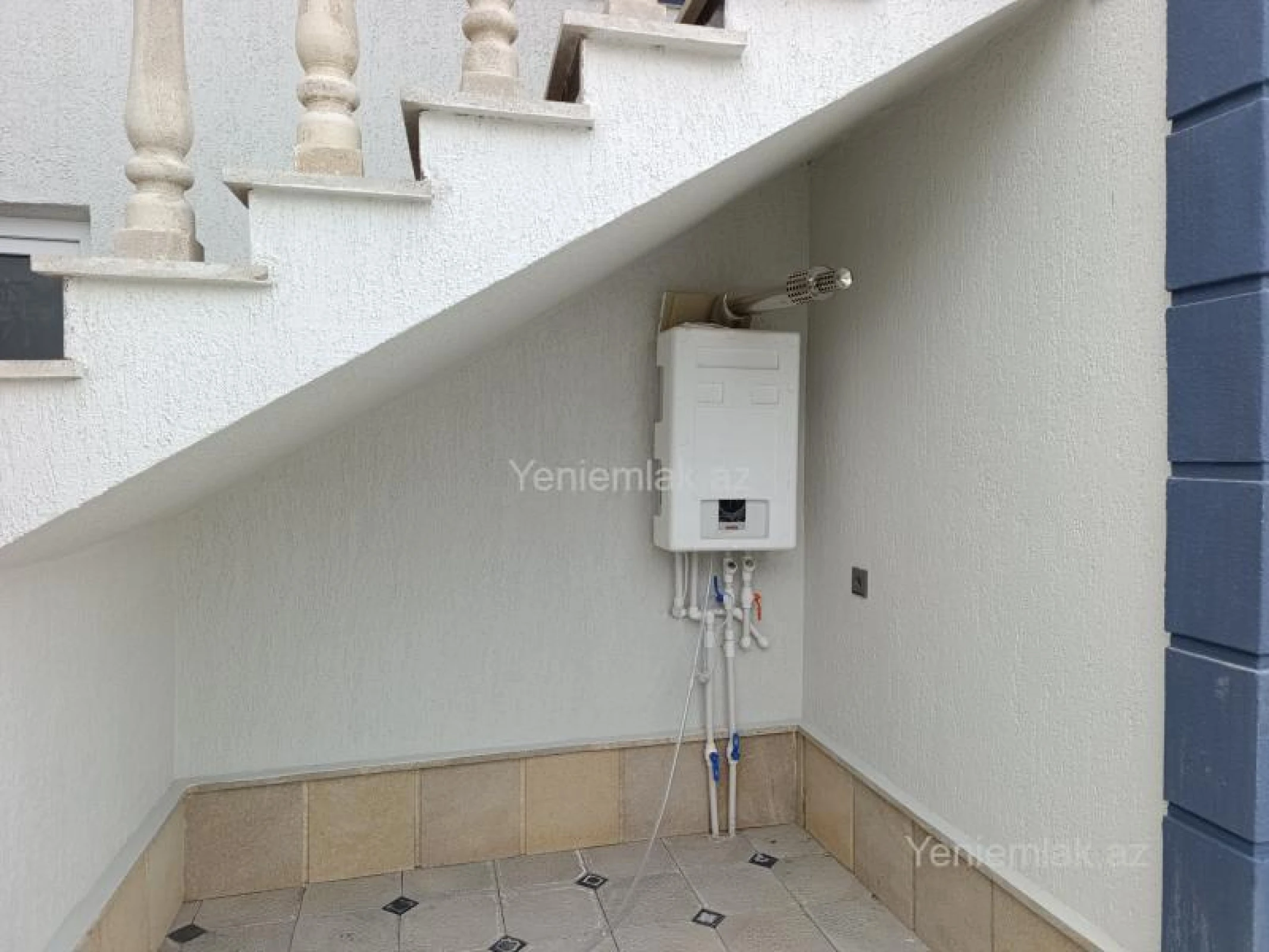 Satılır 7 otaqlı həyət evi 208 m²