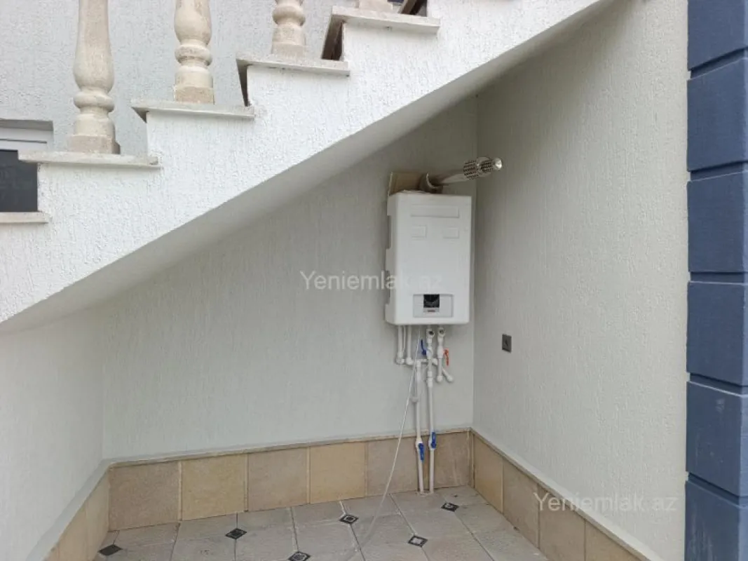 Satılır 7 otaqlı həyət evi 208 m²