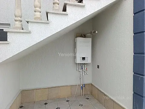 Satılır 7 otaqlı həyət evi 208 m²