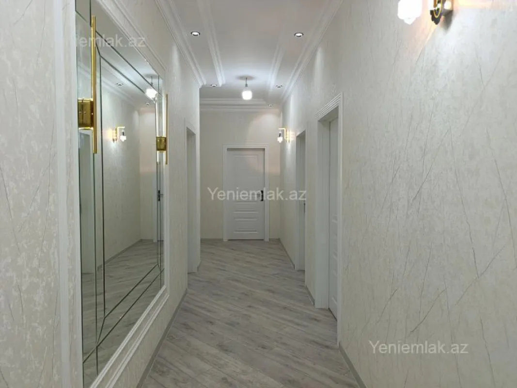 Satılır 7 otaqlı həyət evi 208 m²