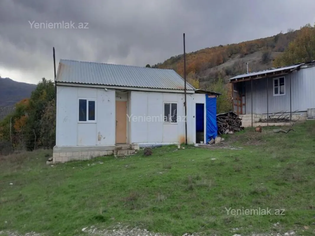 Satılır 10 otaqlı obyekt 2500 m²