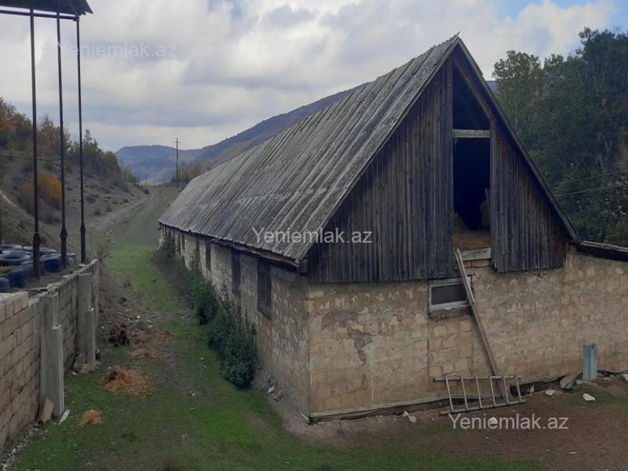 Satılır 10 otaqlı obyekt 2500 m²