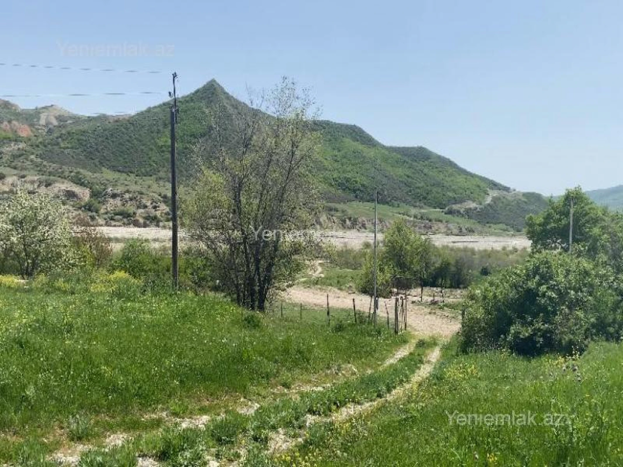 Satılır 10 otaqlı obyekt 2500 m²