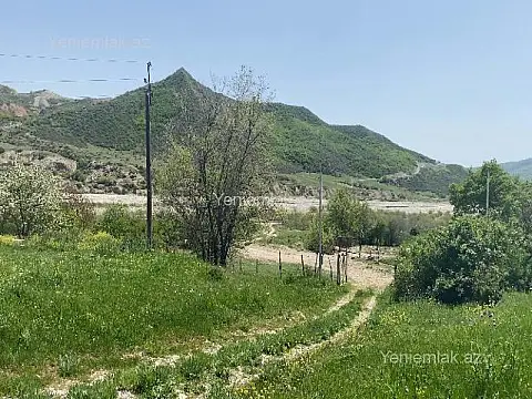 Satılır 10 otaqlı obyekt 2500 m²