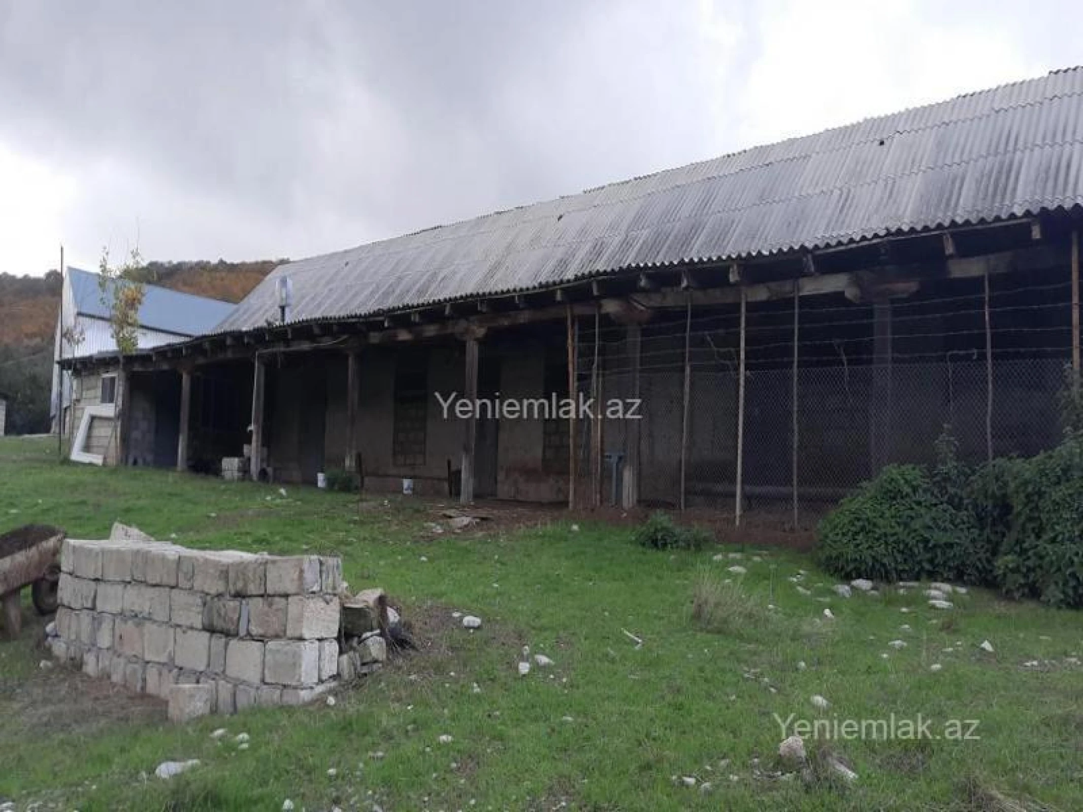 Satılır 10 otaqlı obyekt 2500 m²