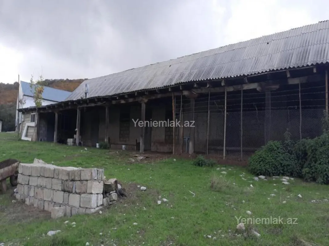 Satılır 10 otaqlı obyekt 2500 m²