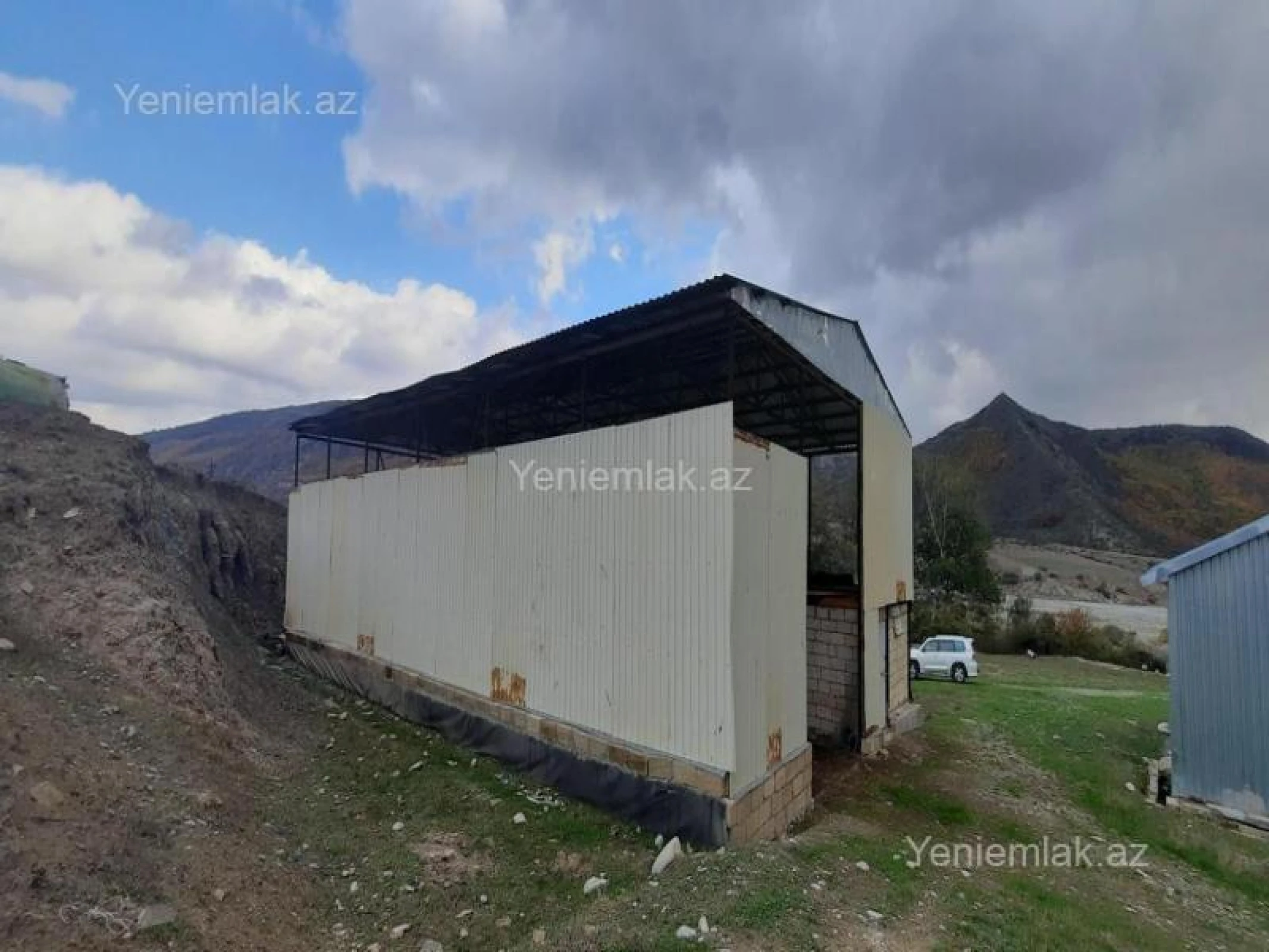 Satılır 10 otaqlı obyekt 2500 m²