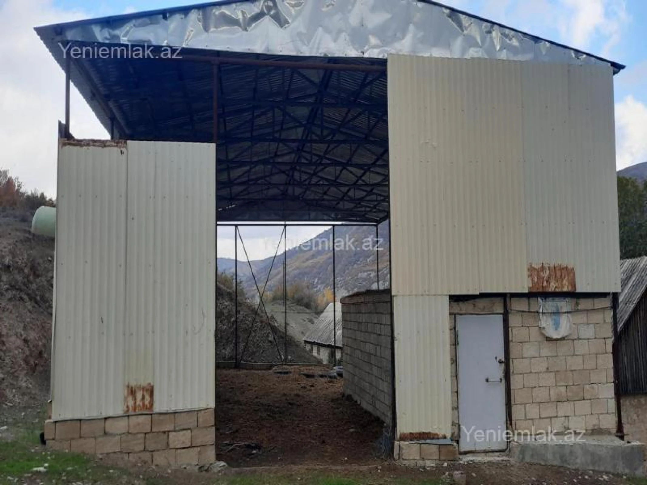 Satılır 10 otaqlı obyekt 2500 m²