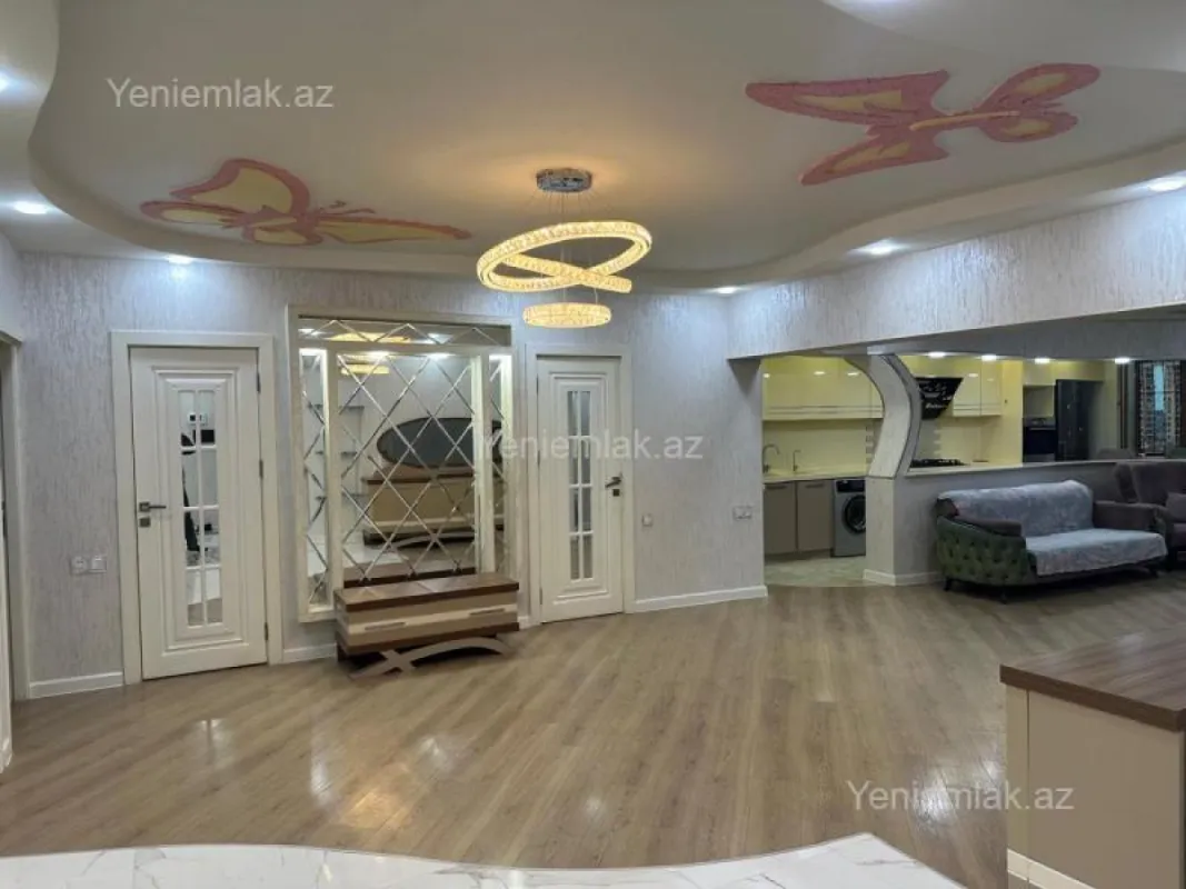 Satılır 3 otaqlı yeni tikili 130 m²