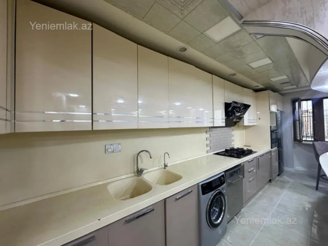 Satılır 3 otaqlı yeni tikili 130 m²