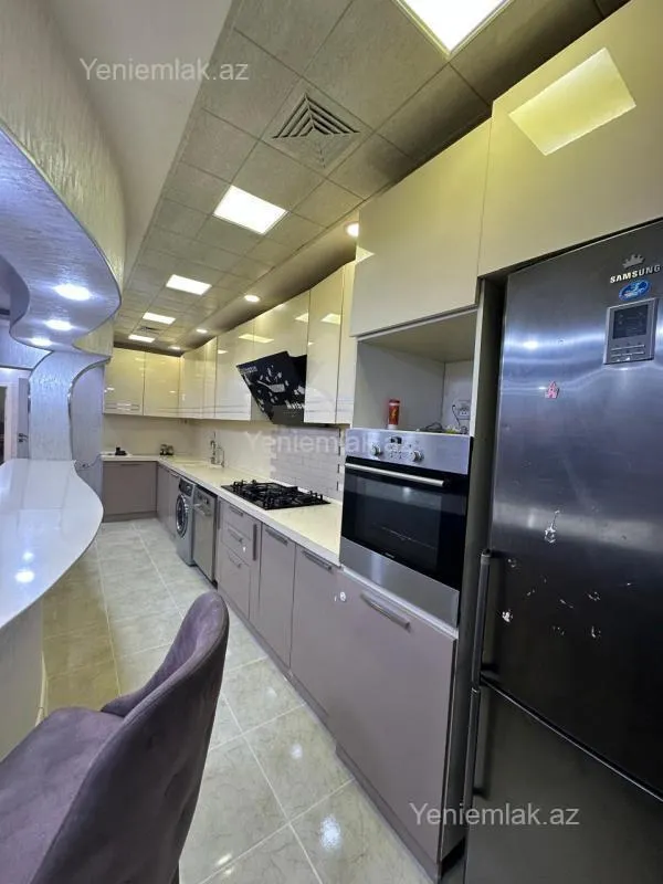 Satılır 3 otaqlı yeni tikili 130 m²