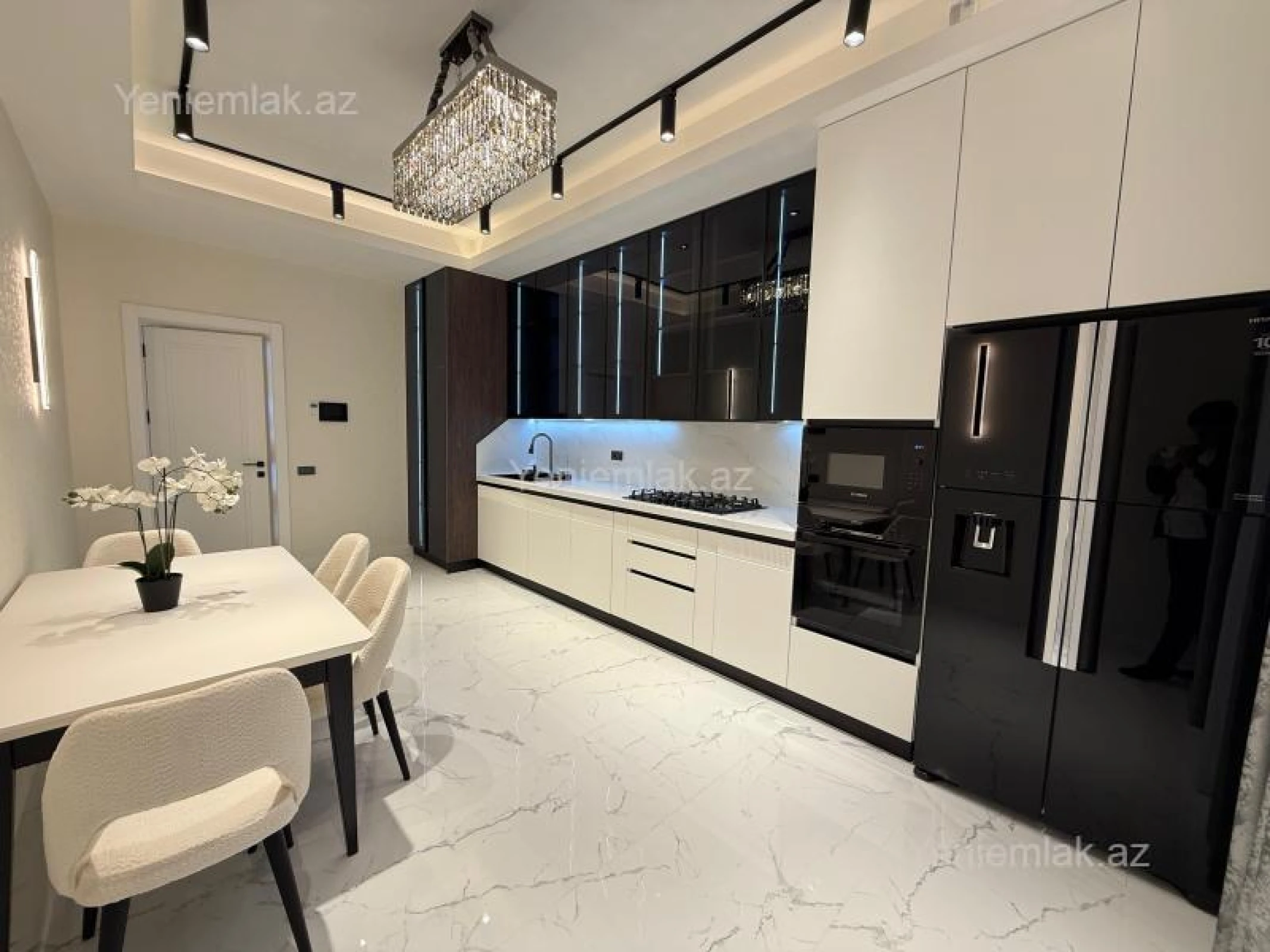 Satılır 4 otaqlı yeni tikili 195 m²