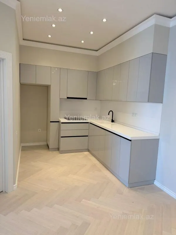 Satılır 2 otaqlı yeni tikili 77 m²