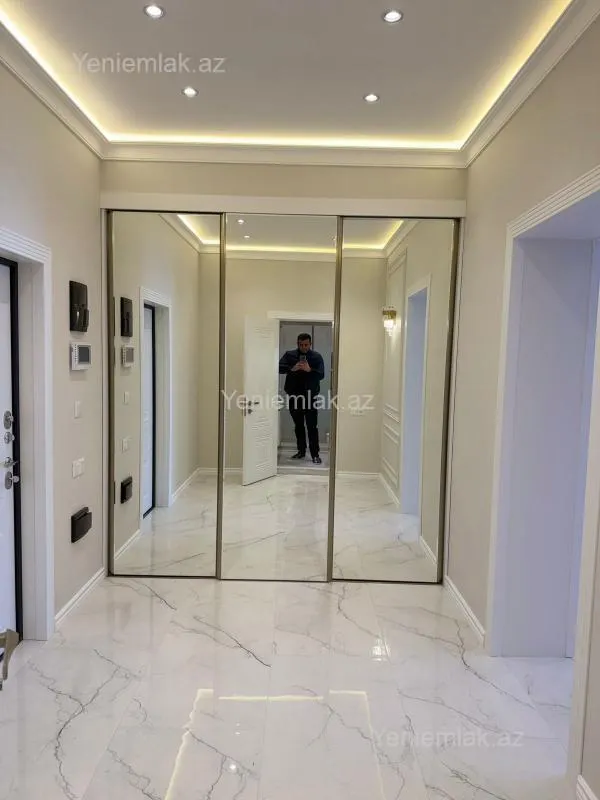 Satılır 2 otaqlı yeni tikili 77 m²