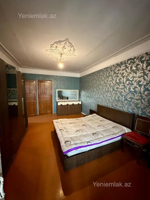 Satılır 3 otaqlı köhnə tikili 85 m²