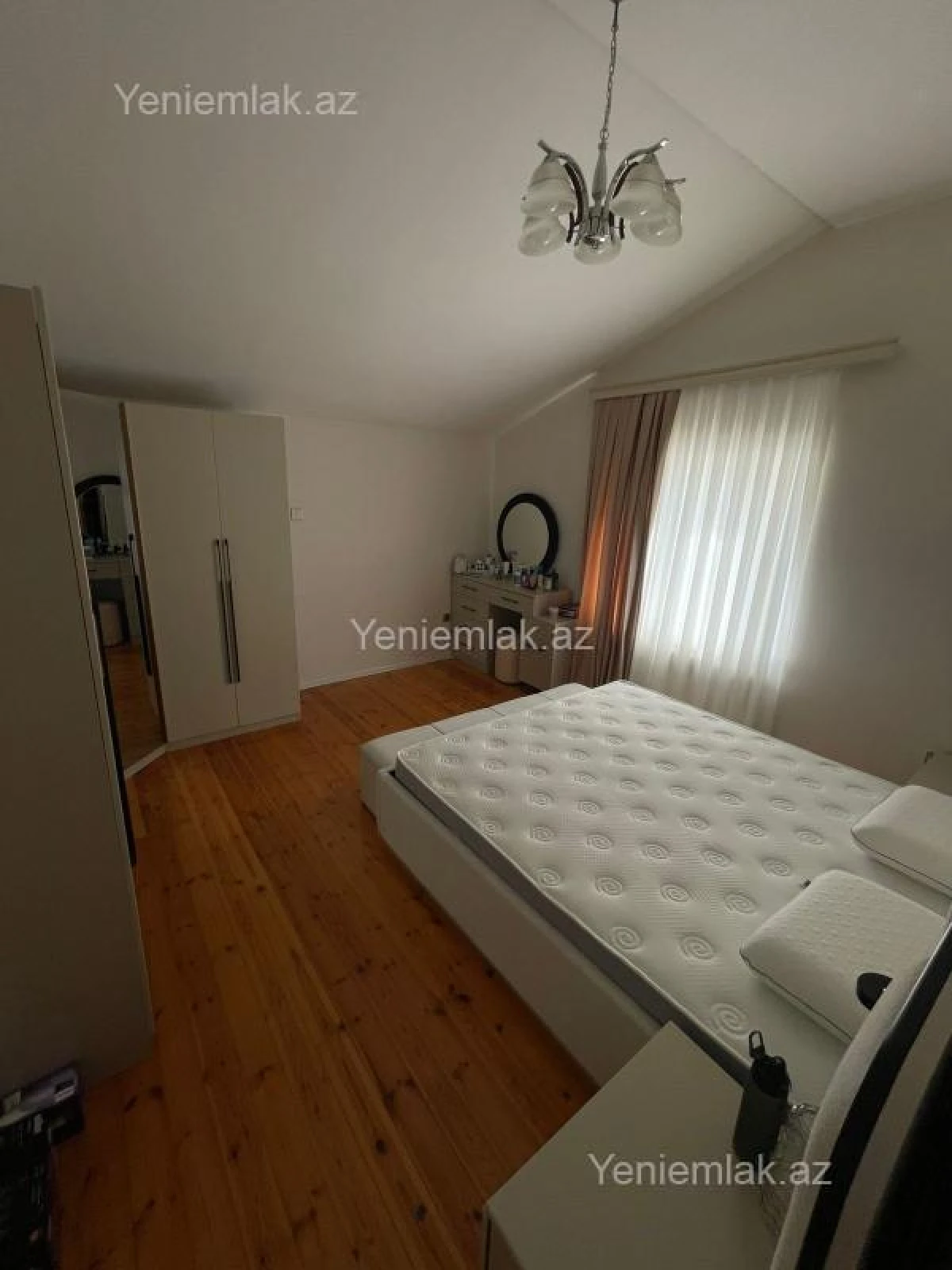 Satılır 6 otaqlı həyət evi 240 m²
