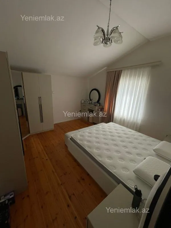 Satılır 6 otaqlı həyət evi 240 m²