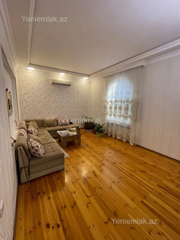 Satılır 6 otaqlı həyət evi 240 m²