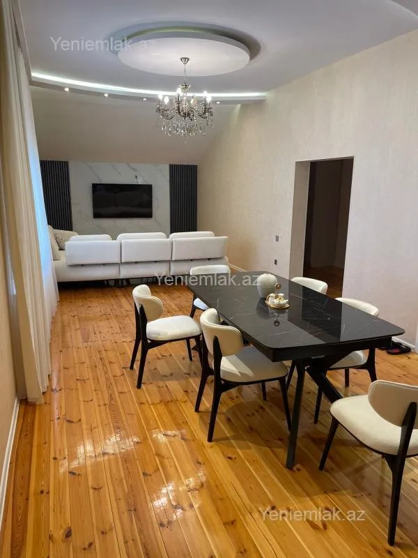 Satılır 6 otaqlı həyət evi 240 m²