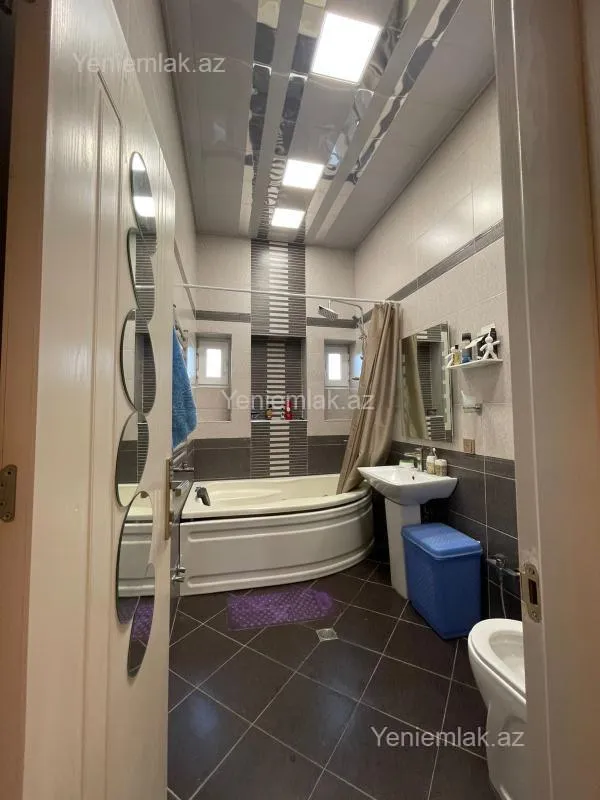 Satılır 6 otaqlı həyət evi 240 m²