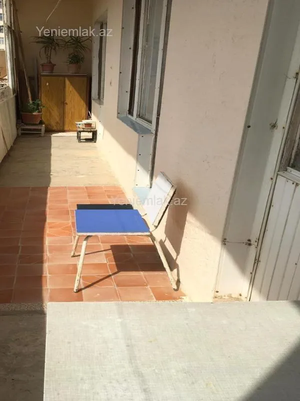 Satılır 4 otaqlı köhnə tikili 100 m²