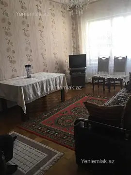 Satılır 4 otaqlı köhnə tikili 100 m²