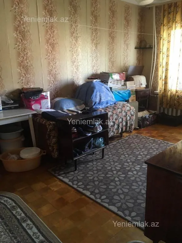 Satılır 4 otaqlı köhnə tikili 100 m²