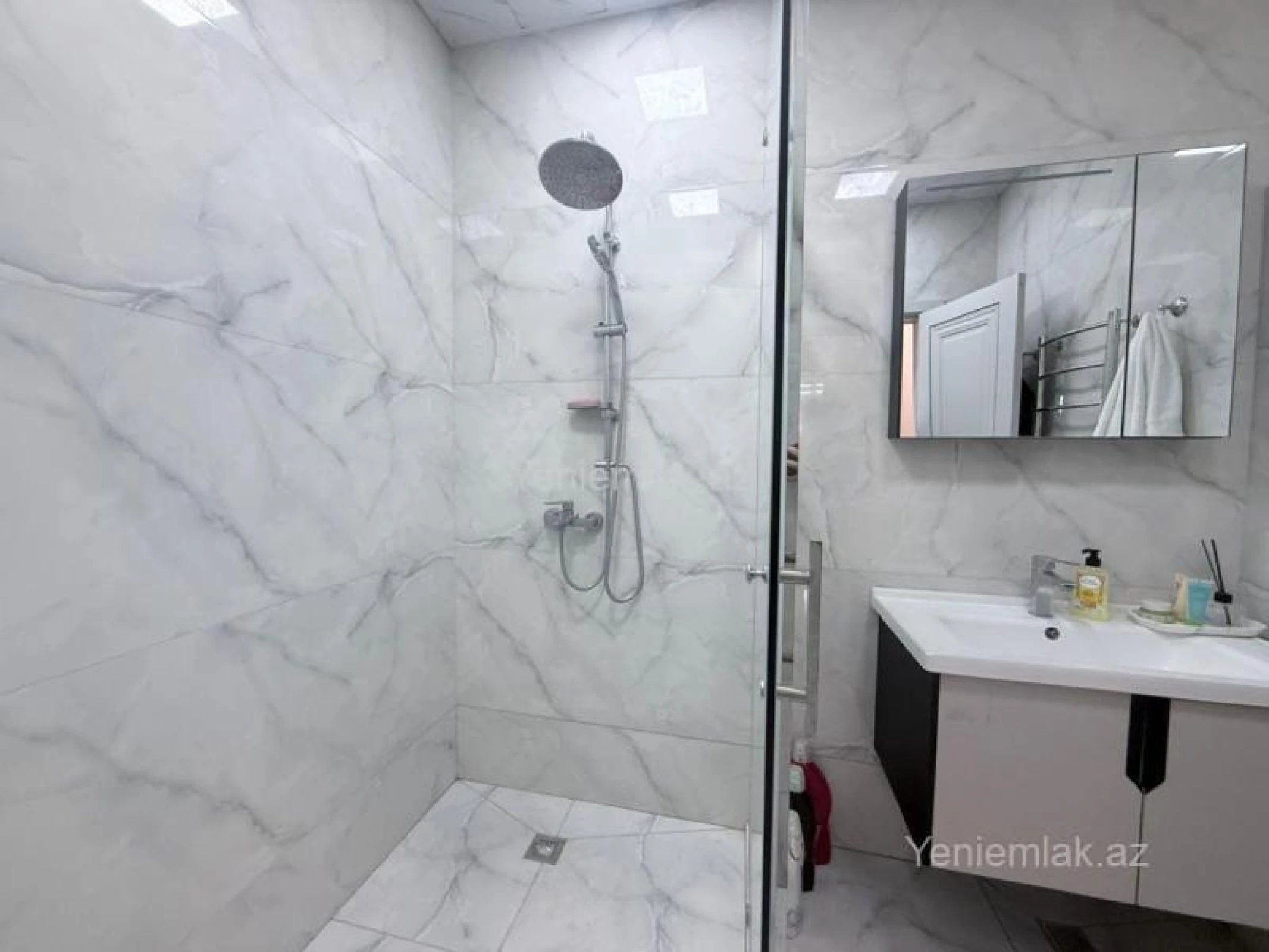 Satılır 2 otaqlı yeni tikili 85 m²