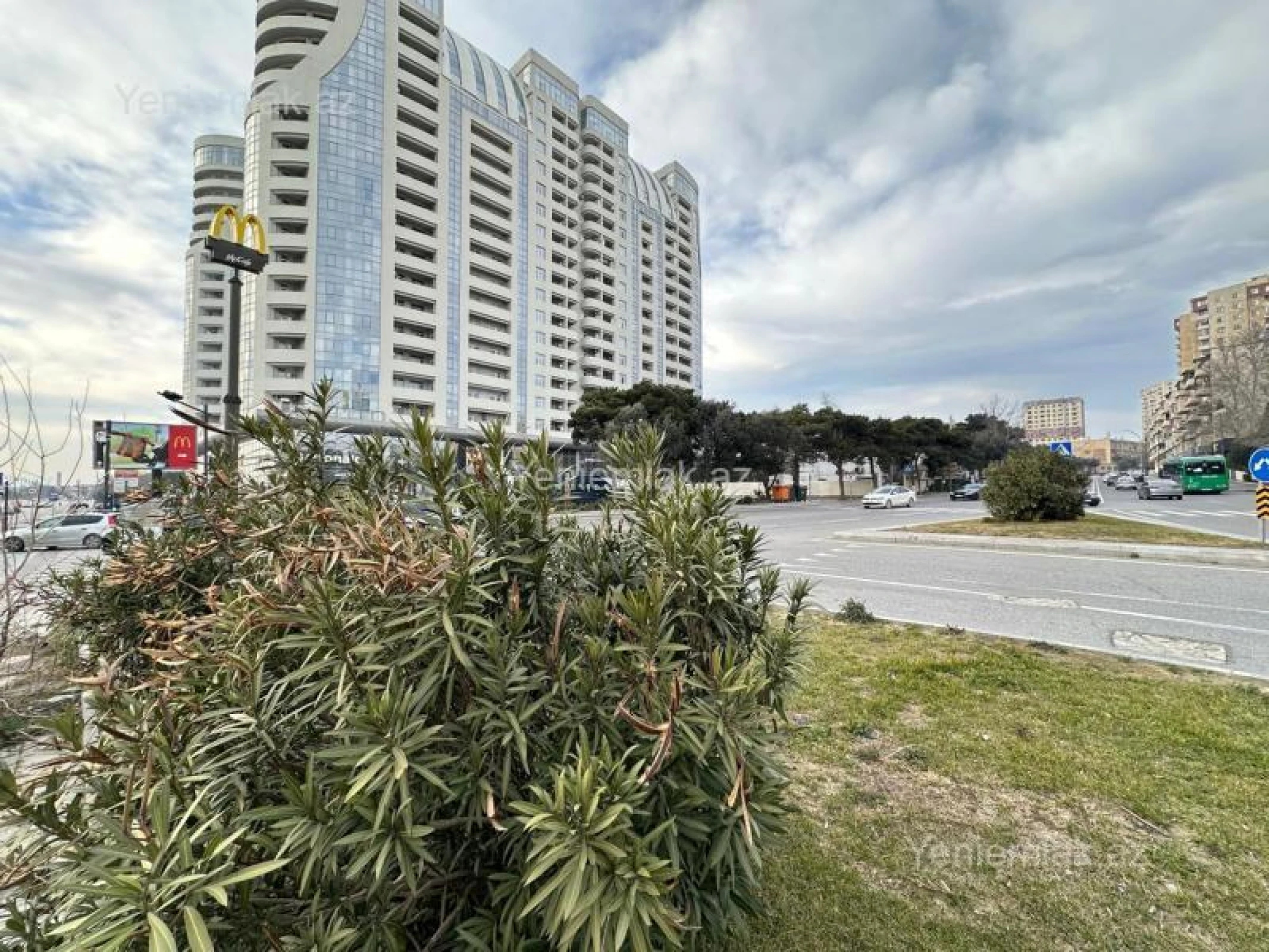 Satılır 3 otaqlı yeni tikili 200 m²