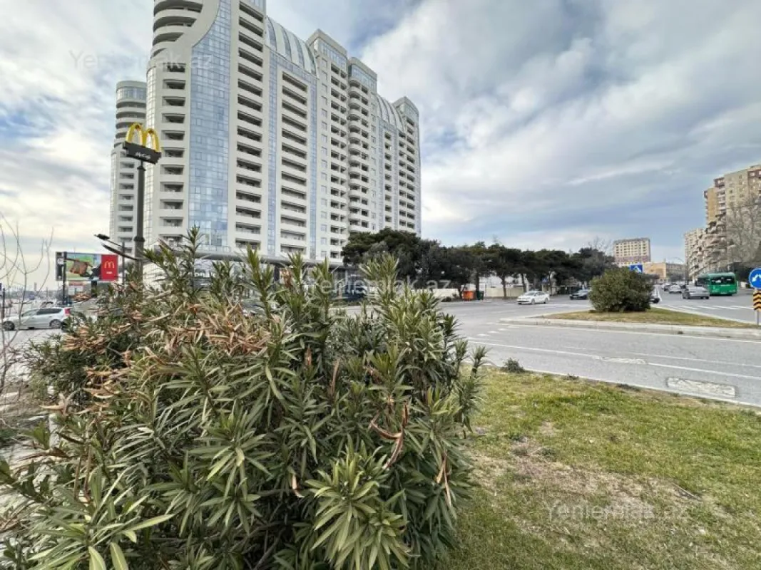 Satılır 3 otaqlı yeni tikili 200 m²