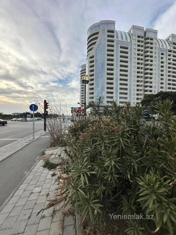 Satılır 3 otaqlı yeni tikili 200 m²