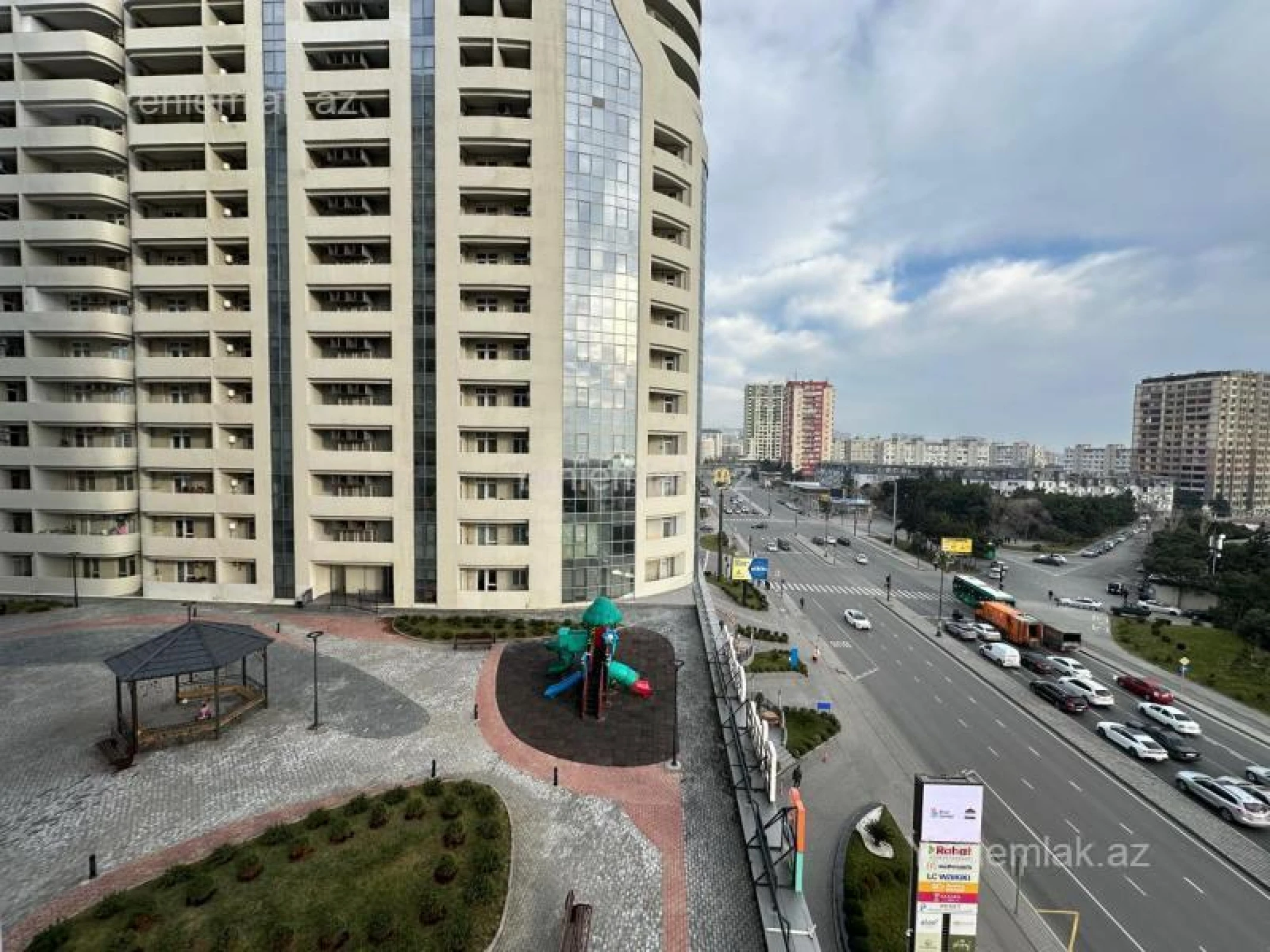 Satılır 3 otaqlı yeni tikili 200 m²