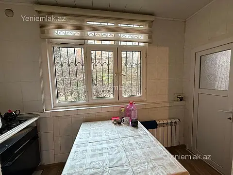 Satılır 2 otaqlı köhnə tikili 60 m²