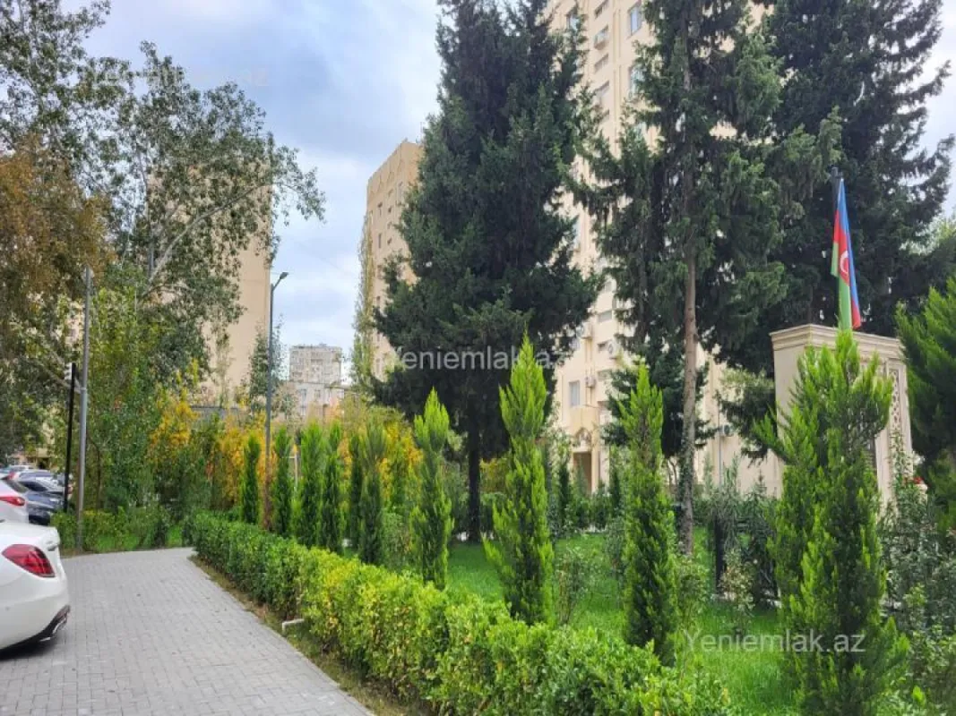 Satılır 5 otaqlı köhnə tikili 120 m²